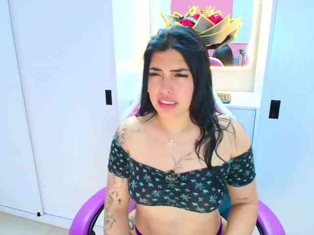 NAOMIAMAZING01 webcam