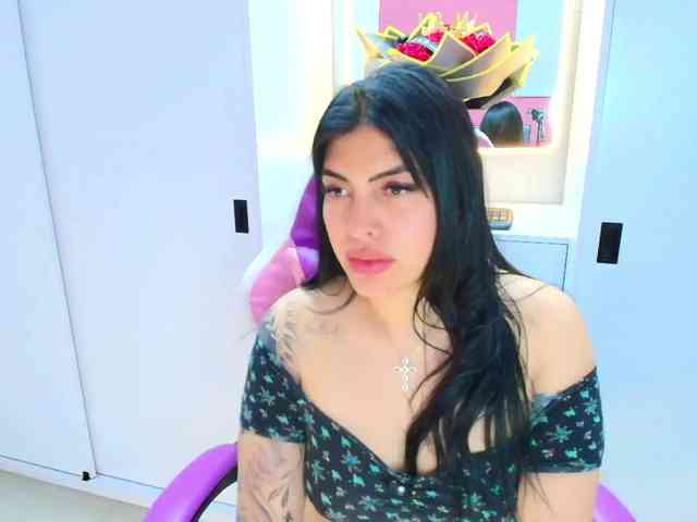 NAOMIAMAZING01 webcam