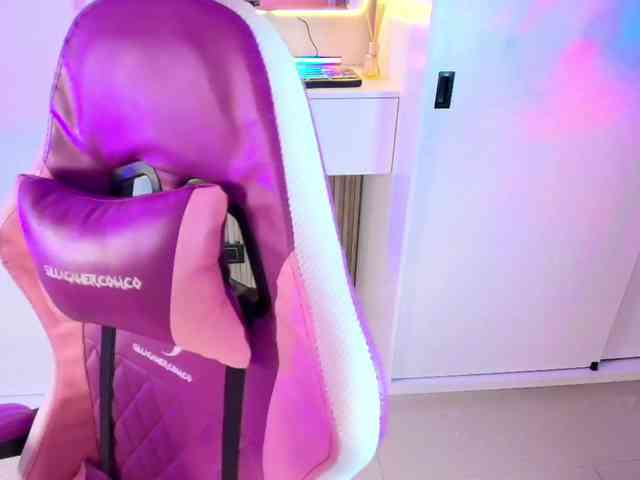 NAOMIAMAZING01 webcam