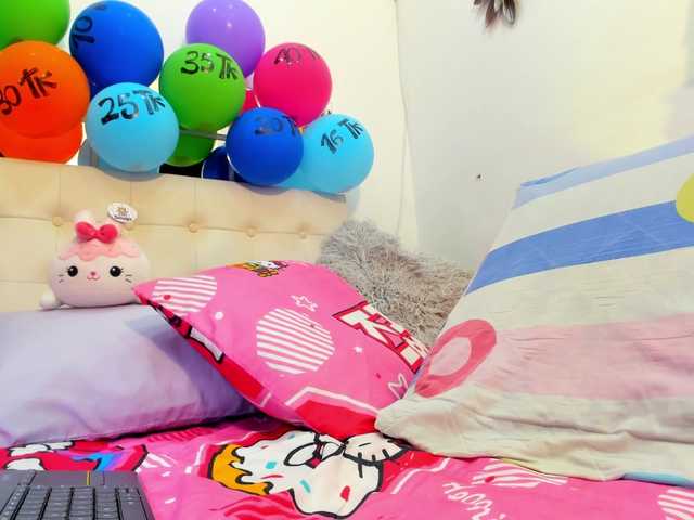 MiaEvans0 live cam on BongaCams