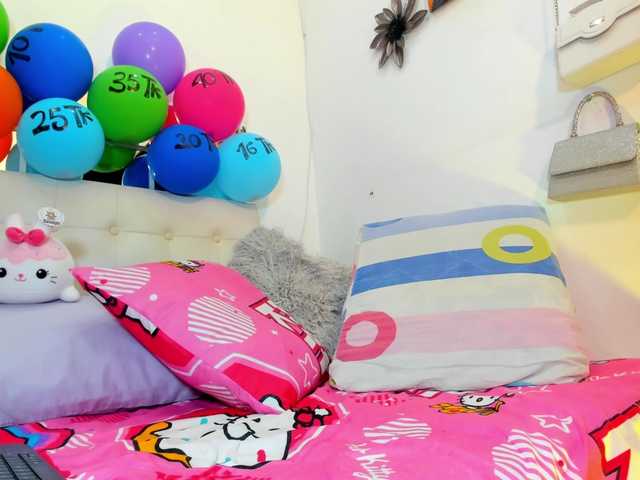 MiaEvans0 live cam on BongaCams