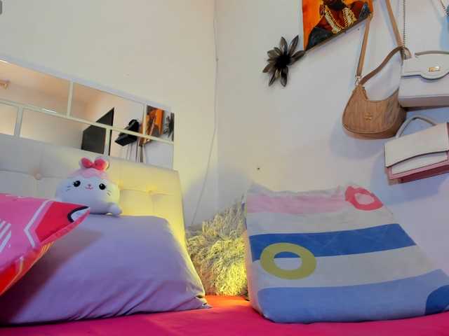 MiaEvans0 live cam on BongaCams