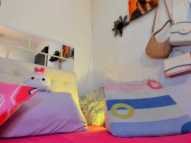 MiaEvans0 live cam on BongaCams