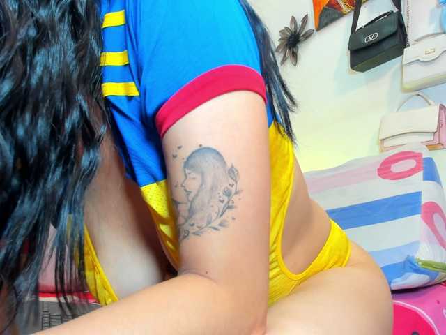 MiaEvans0 live cam on BongaCams