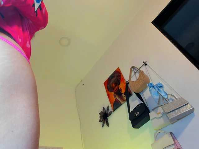 MiaEvans0 live cam on BongaCams