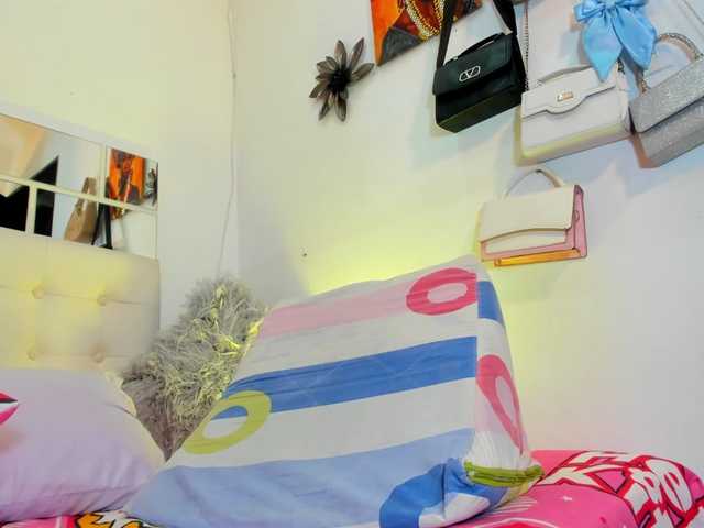 MiaEvans0 live cam on BongaCams
