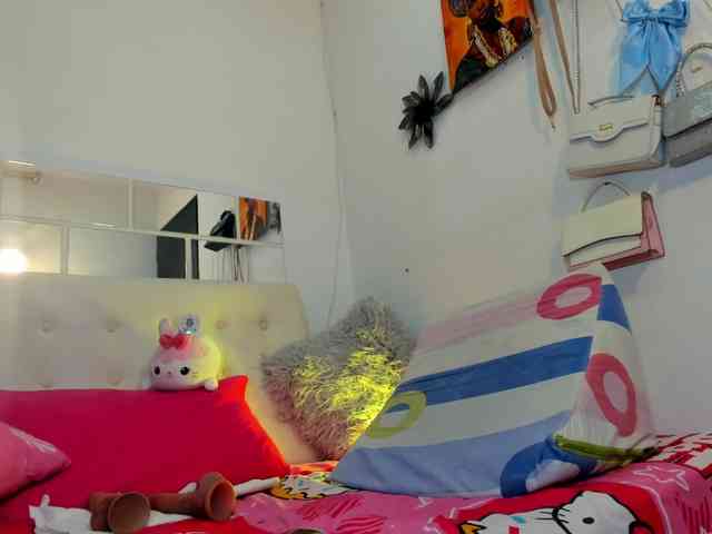 MiaEvans0 webcam