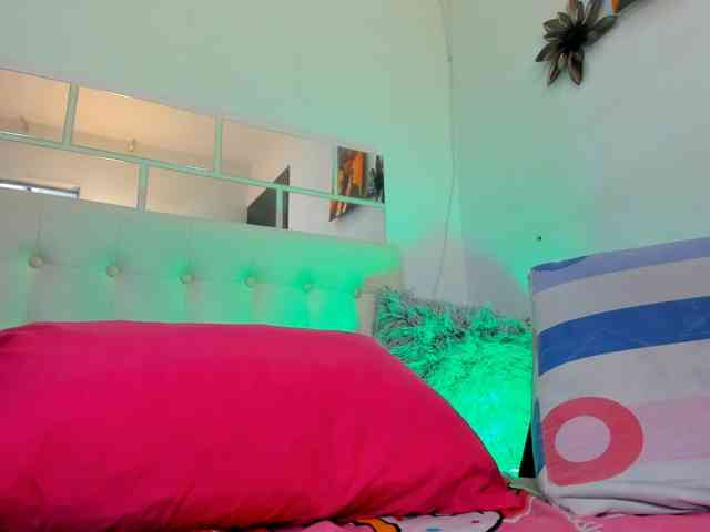 MiaEvans0 webcam