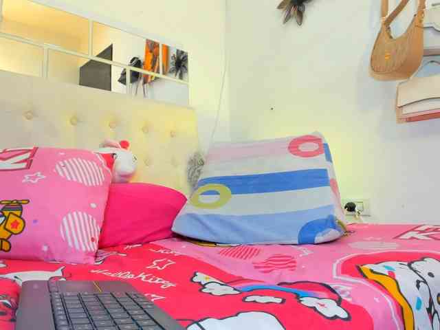 MiaEvans0 webcam