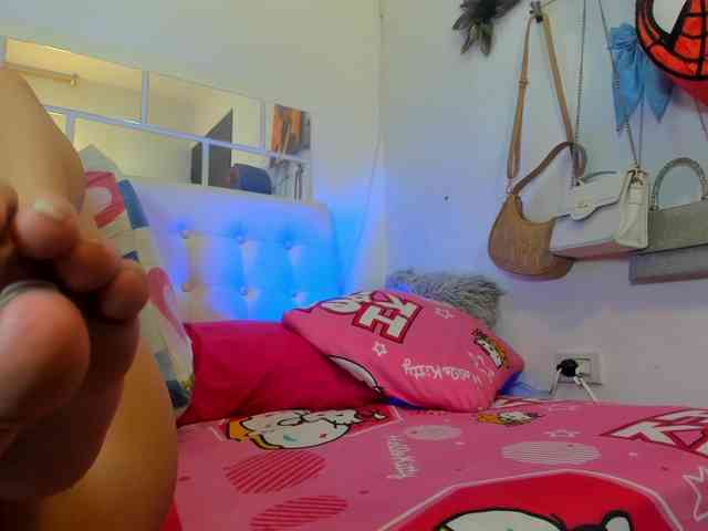 MiaEvans0 webcam