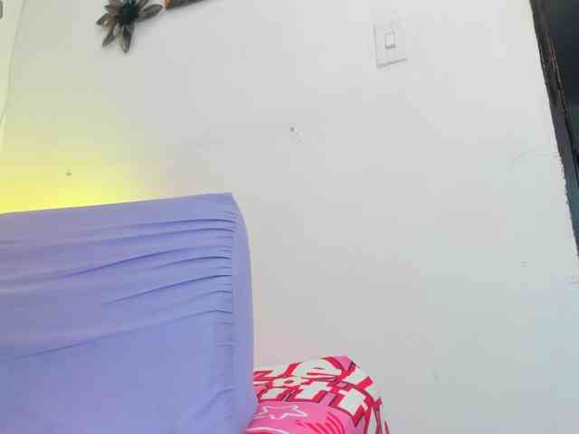 MiaEvans0 webcam