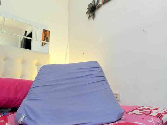MiaEvans0 webcam
