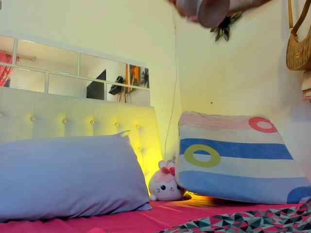 MiaEvans0 webcam