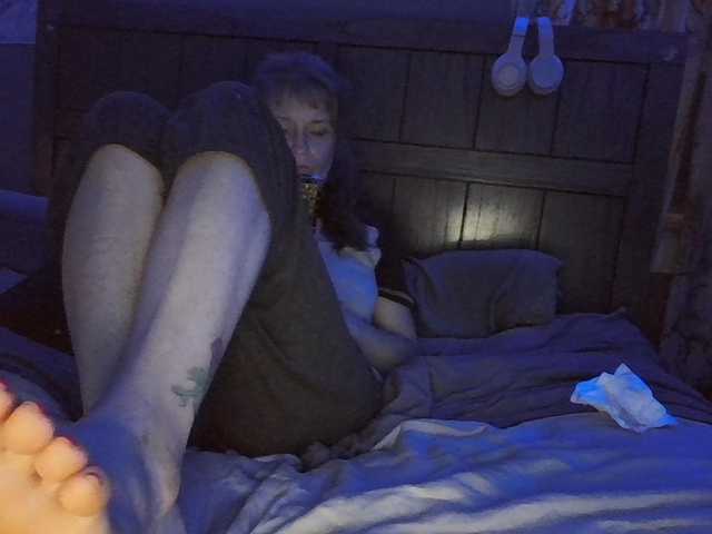 Pizzedwife's BongaCams show and profile