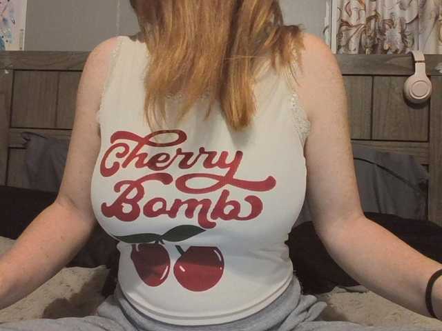 Pizzedwife live cam on BongaCams