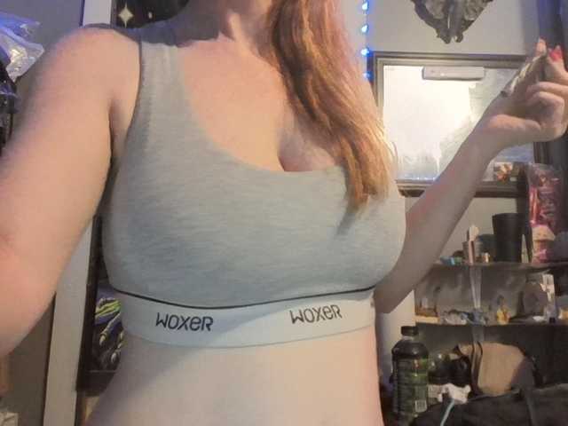 Pizzedwife's BongaCams show and profile