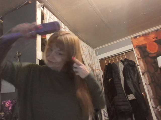 Pizzedwife's BongaCams show and profile