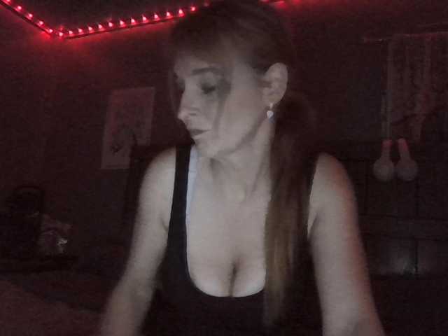 Pizzedwife's BongaCams show and profile