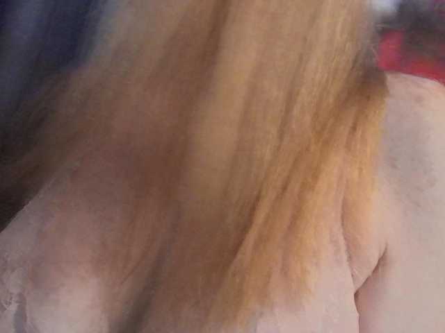 Pizzedwife live cam on BongaCams