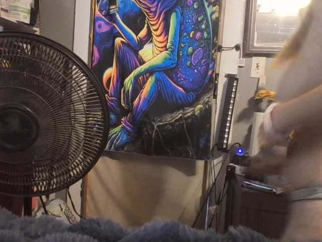 Pizzedwife live cam on UnifiedCams