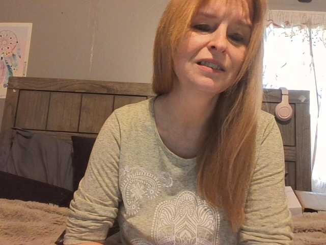 Pizzedwife live cam on BongaCams