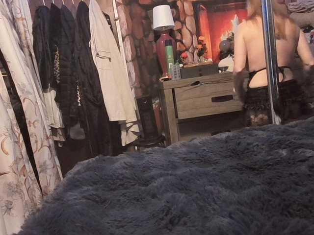 Pizzedwife live webcam show