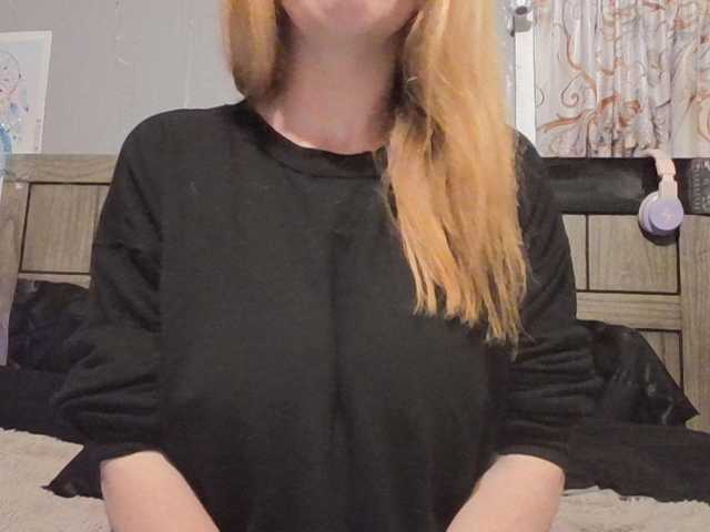Pizzedwife live cam on BongaCams