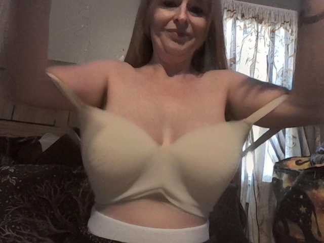 Pizzedwife, en vivo ahora en BongaCams