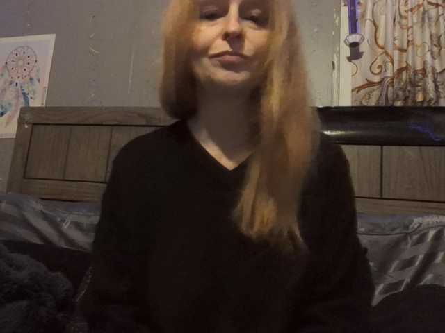 Pizzedwife live cam on BongaCams