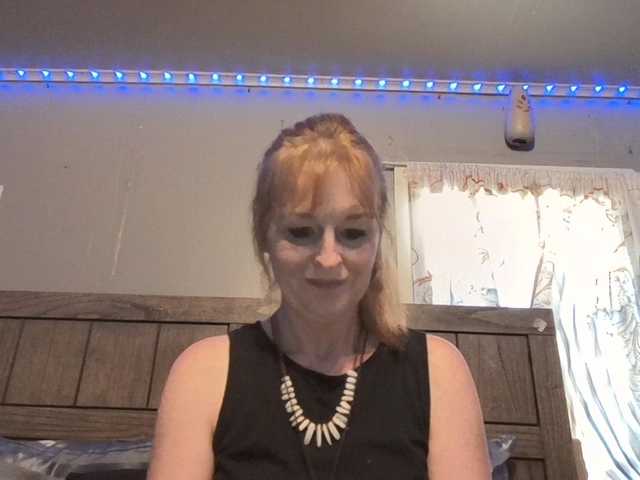 Pizzedwife live webcam show