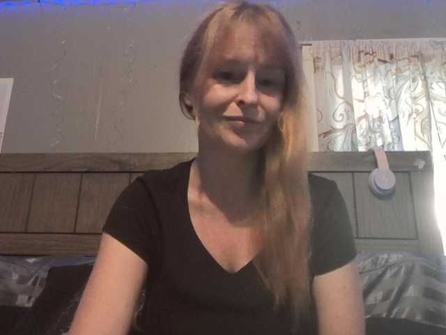 Pizzedwife live cam on BongaCams