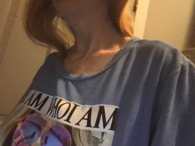 Pizzedwife live cam on BongaCams