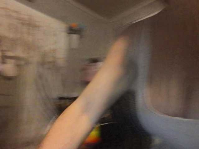 Pizzedwife live cam on BongaCams