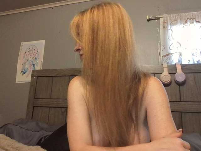 Pizzedwife's BongaCams show and profile