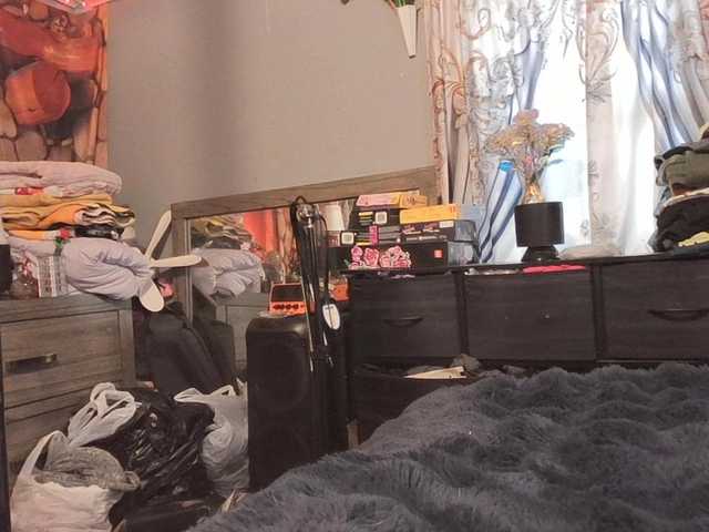 Pizzedwife live cam on BongaCams
