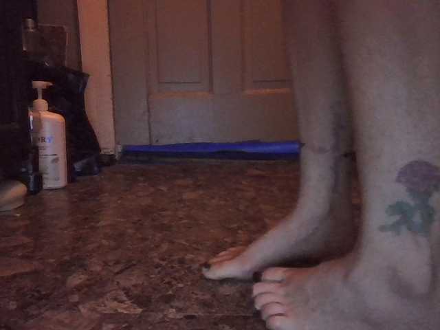 Pizzedwife live cam on BongaCams