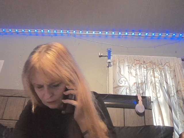 Pizzedwife live cam on BongaCams