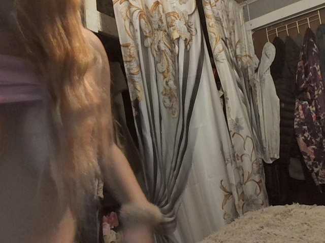 Pizzedwife live cam on BongaCams