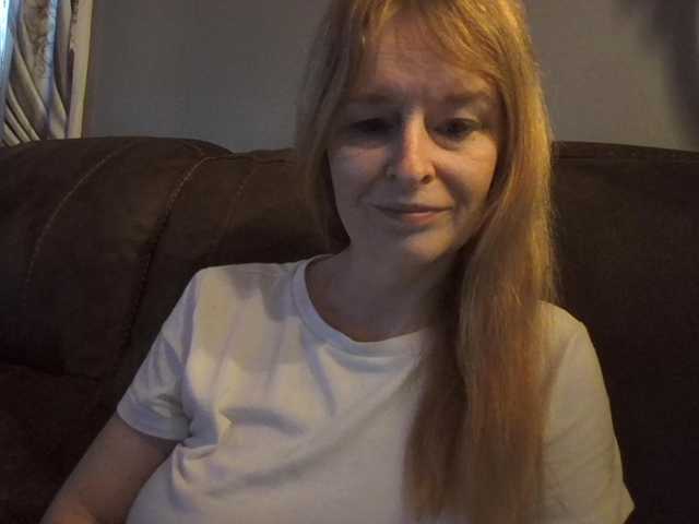 Pizzedwife live cam on BongaCams