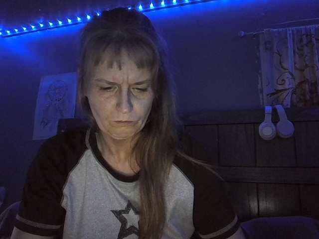 Pizzedwife's BongaCams show and profile