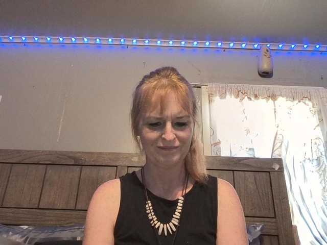 Pizzedwife Cam en directo en BongaCams