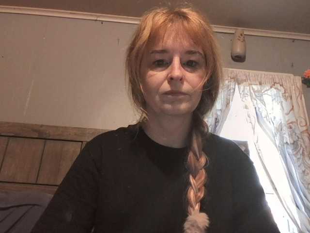 Pizzedwife live cam on BongaCams