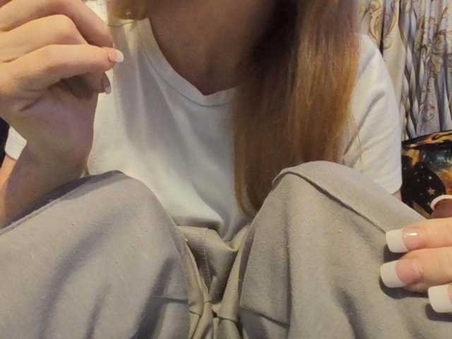 Pizzedwife, live now on BongaCams