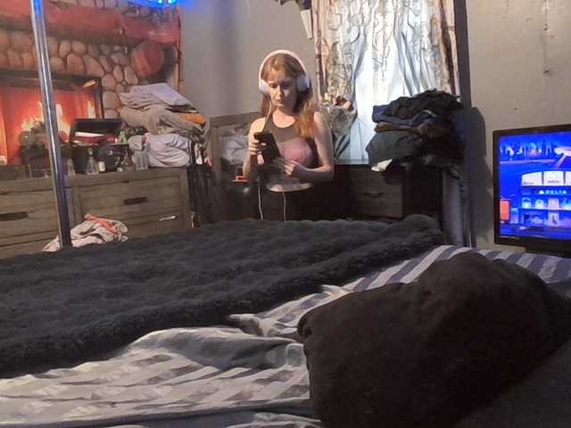Pizzedwife live webcam show