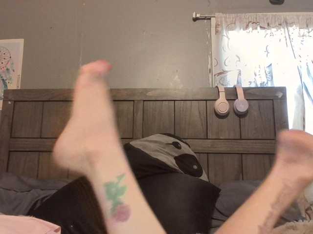 Pizzedwife's BongaCams show and profile