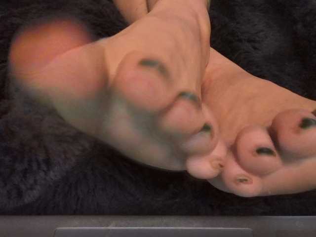 Pizzedwife live cam on BongaCams