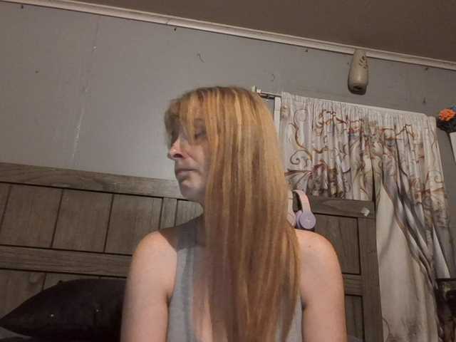 Pizzedwife's BongaCams show and profile