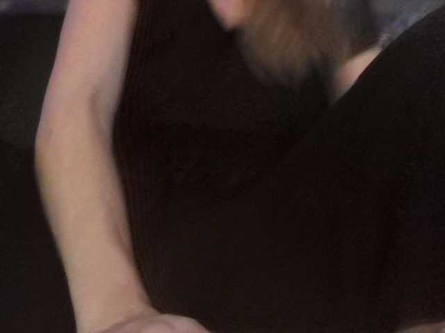 Pizzedwife live cam on BongaCams
