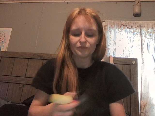 Pizzedwife's BongaCams show and profile