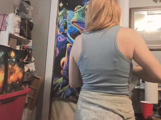 Pizzedwife live cam on BongaCams